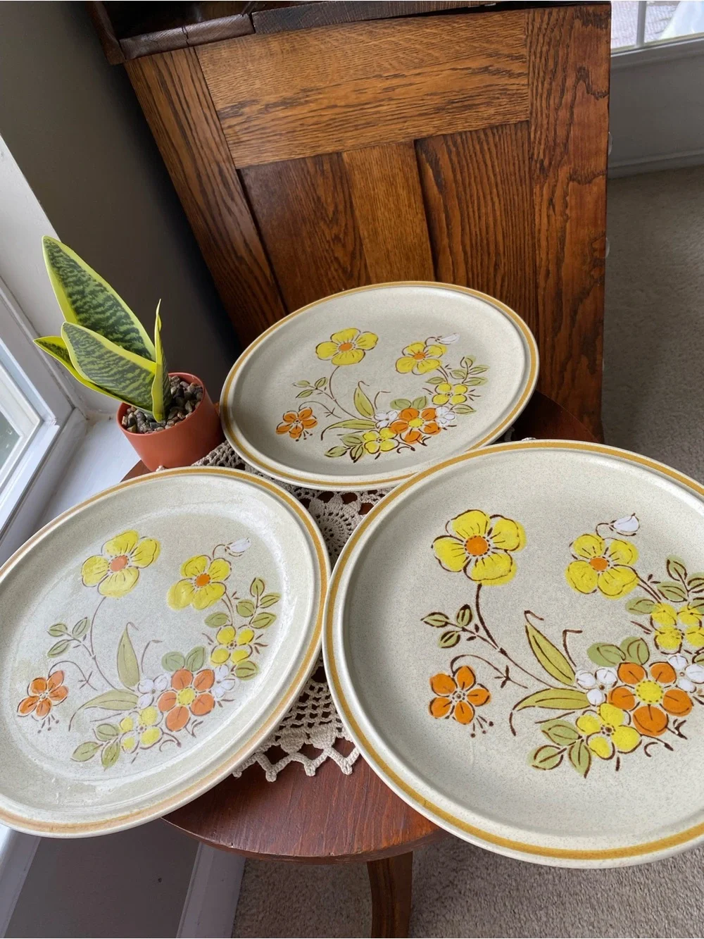 Vintage Japan Hearthside Sunshine Floral Patterned Dinner Plates Set of 3 EUC